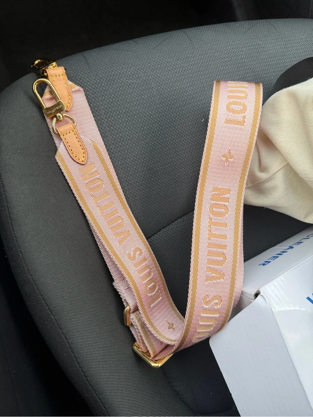 Euc Louis Vuitton bandoulier strap